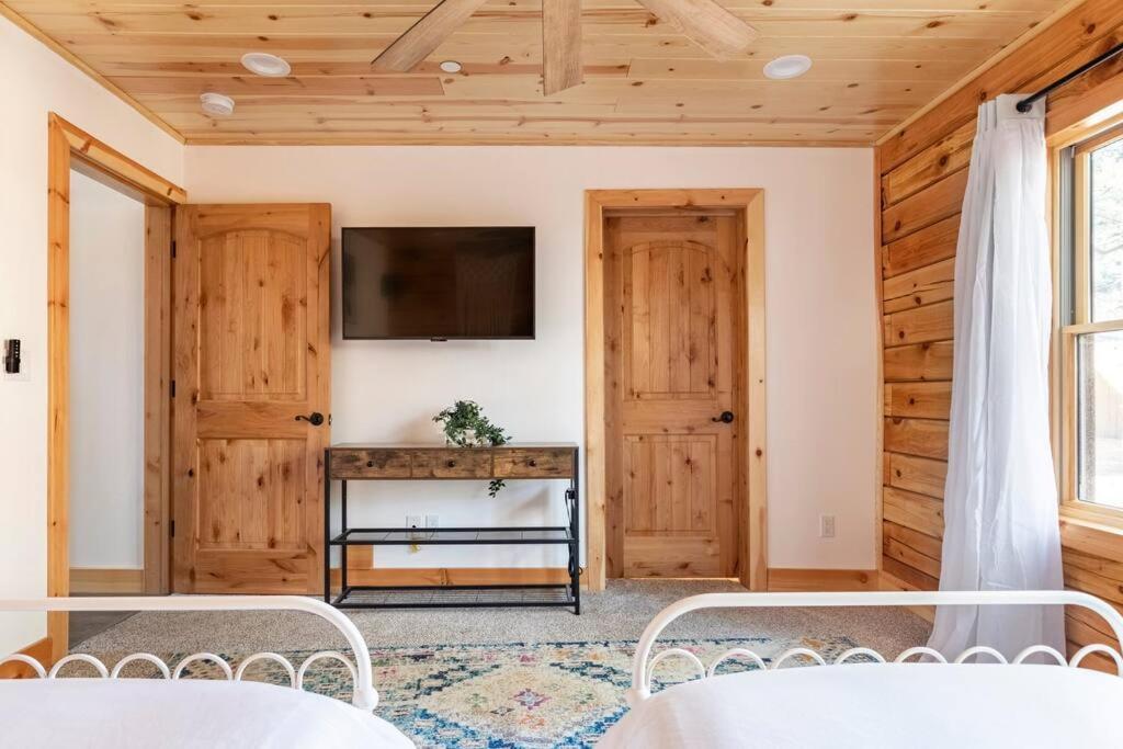 Modern Family Cabin Mins To Lake, Slopes & Hikes Big Bear City Buitenkant foto