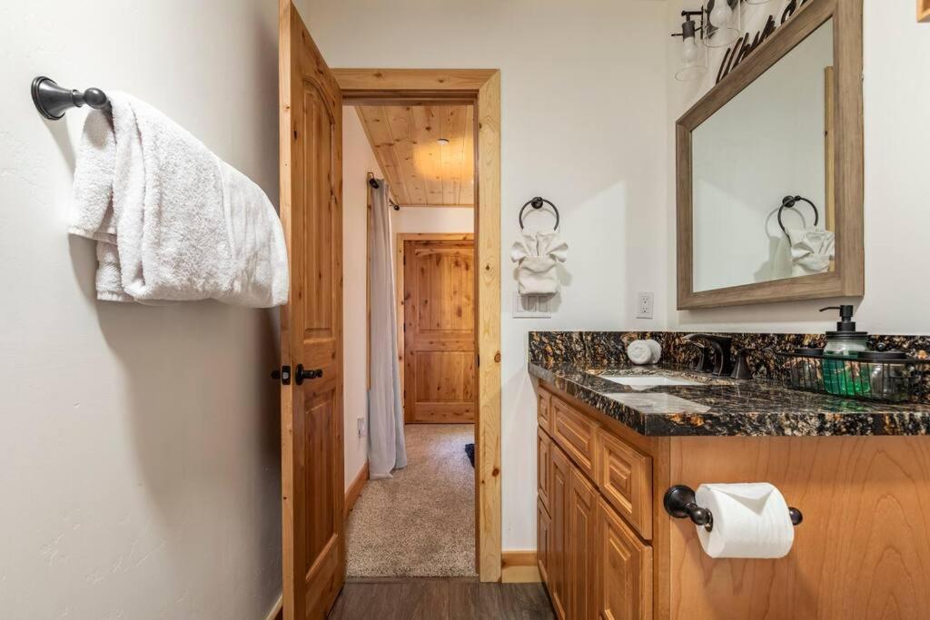 Modern Family Cabin Mins To Lake, Slopes & Hikes Big Bear City Buitenkant foto
